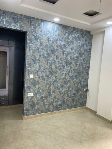 Room in 3 BHK Builder Floor at Puri Kohinoor, Sector 89 – for Sale