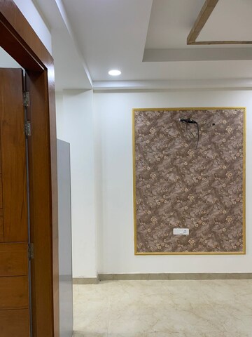 Building Lobby in 3 BHK Builder Floor at Puri Kohinoor, Sector 89 – for Sale