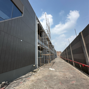  Showroom – Exterior View View at Dlf Industrial Area - for Rent