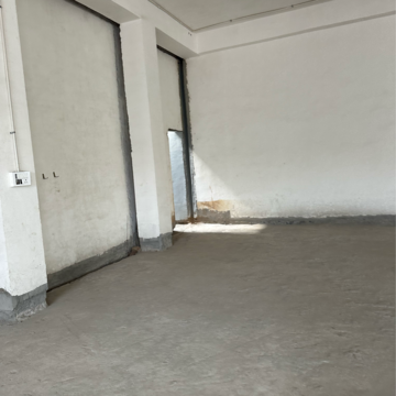 Room in  Showroom at Dlf Industrial Area – for Rent