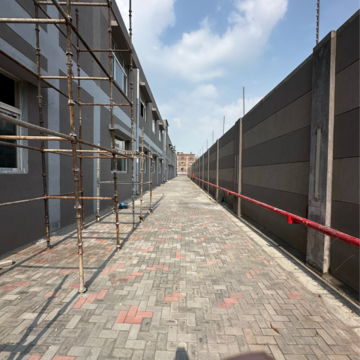 Showroom – Exterior View View at Dlf Industrial Area - for Rent
