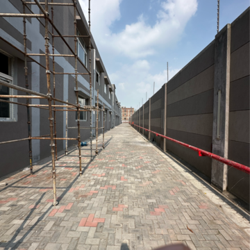 Balcony in  Showroom at Dlf Industrial Area – for Rent
