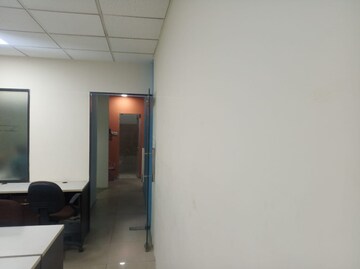 Room in  Office Space in IT/SEZ at Sector 65 – for Rent
