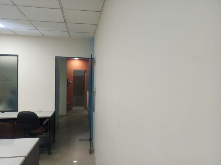 Room, sector 65 Commercial Office Space in IT/SEZ 6000 Sq.Ft. In Sector 65 Noida 9003595