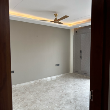 Room in 4 BHK Builder Floor at Sector 31 – for Rent