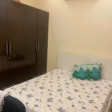 Room in 2 BHK Builder Floor at Senior Mall, Sector 18 – for Rent