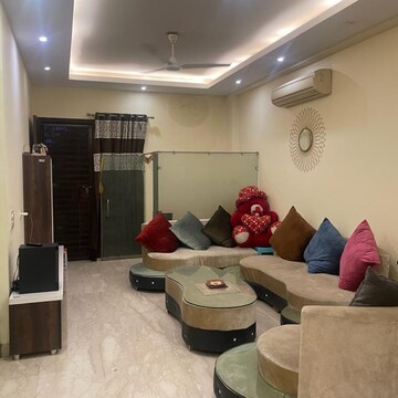 Living Room in 2 BHK Builder Floor at Senior Mall, Sector 18 – for Rent