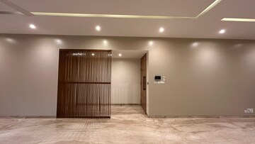 Room in 4 BHK Apartment at Prabhat Apartment, Prabhat Road – for Rent