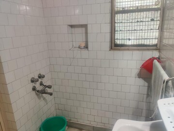 Bathroom in 3 BHK Apartment at Aradhna Apartments, Tughlakabad – for Rent