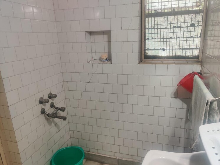 Bathroom, aradhna-apartments 3 Bedroom 1800 Sq.Ft. Apartment In Tughlakabad Delhi 9003677