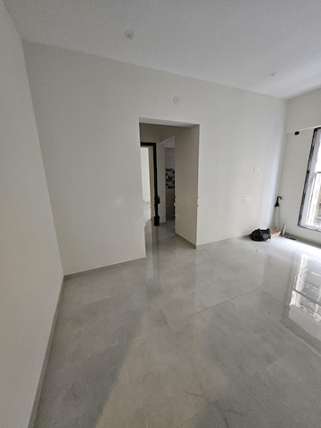 Room in 1 BHK Apartment at Vaibhav Eastern Groves, Vikhroli East – for Rent