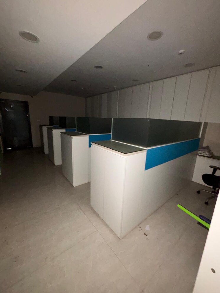 Team Area, mighty-universal-majestic Commercial Office Space 3410 Sq.Ft. In Chedda Nagar Mumbai 9003738