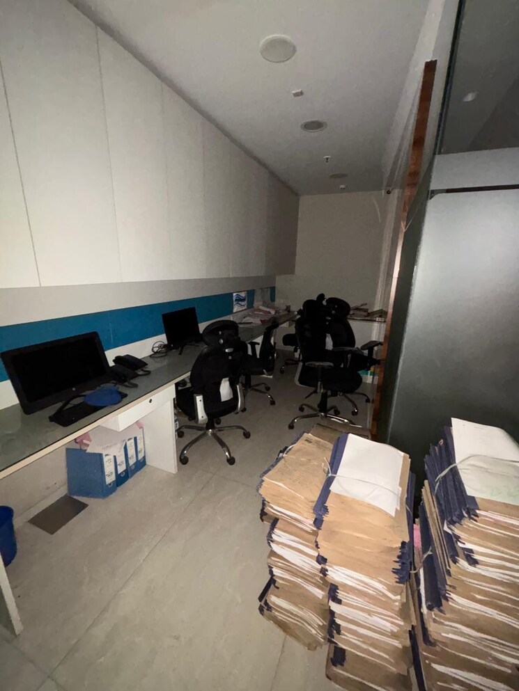 Team Area, mighty-universal-majestic Commercial Office Space 3410 Sq.Ft. In Chedda Nagar Mumbai 9003738