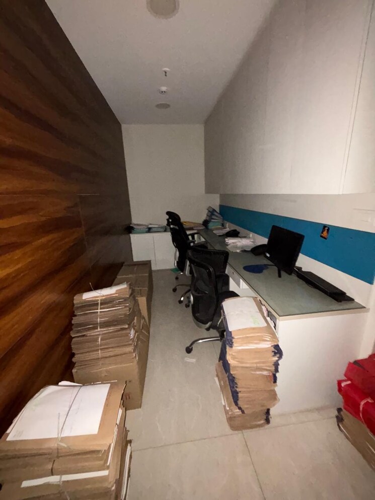 Team Area, mighty-universal-majestic Commercial Office Space 3410 Sq.Ft. In Chedda Nagar Mumbai 9003738