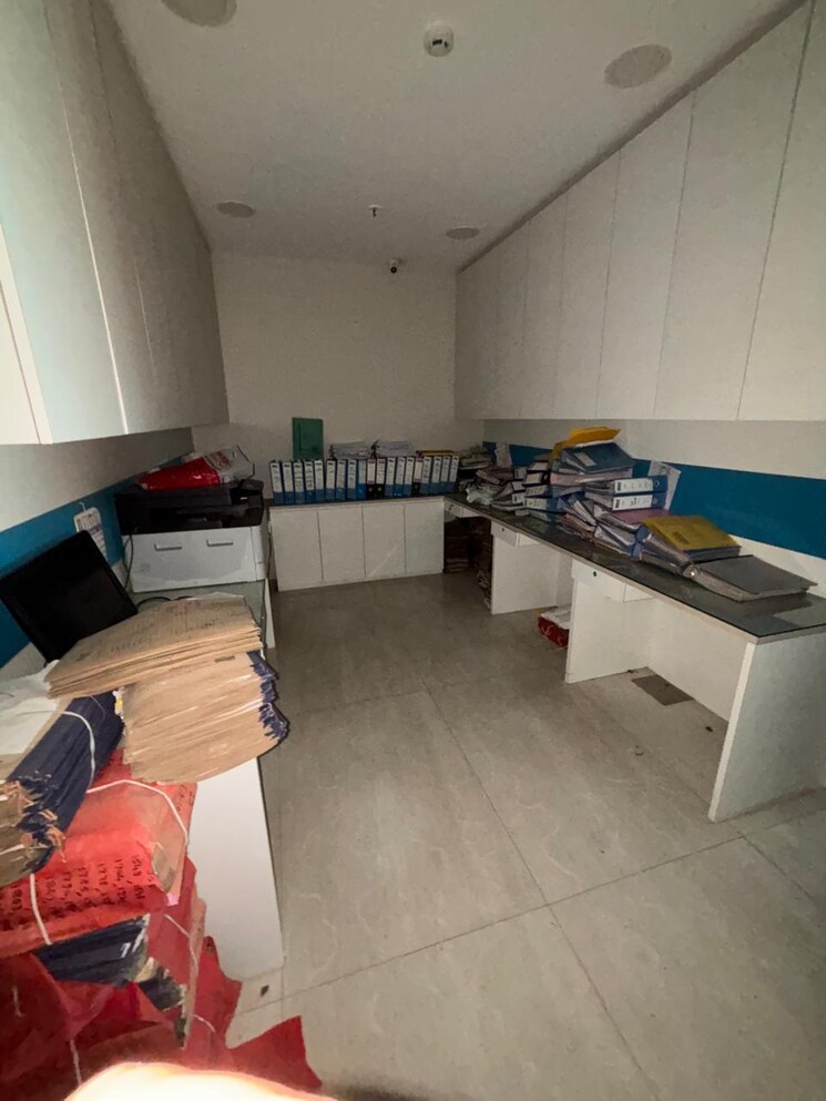 Team Area, mighty-universal-majestic Commercial Office Space 3410 Sq.Ft. In Chedda Nagar Mumbai 9003738