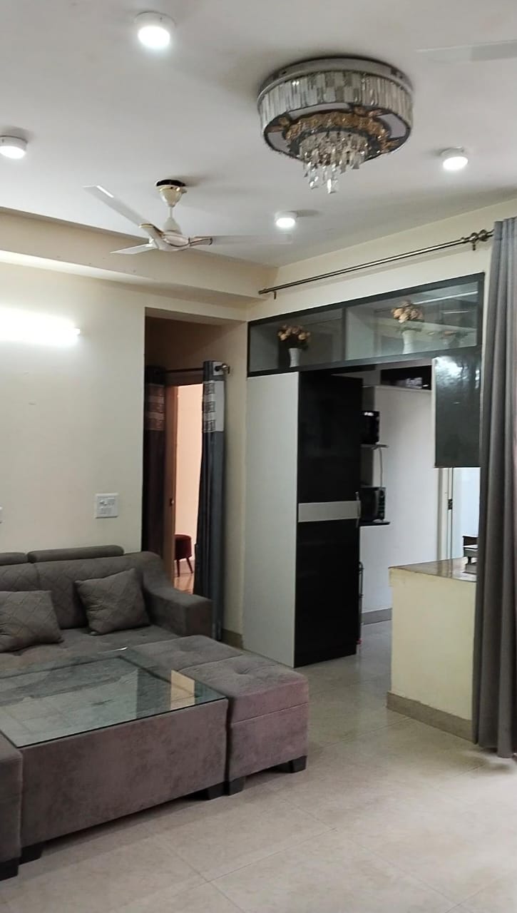 2 BHK + Extra Room Apartment For Rent in Amrapali Empire