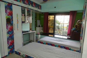 Bedroom in 2 BHK Apartment at Swapnalok Towers, Malad East – for Rent