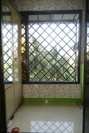 Room in 2 BHK Apartment at Swapnalok Towers, Malad East – for Rent