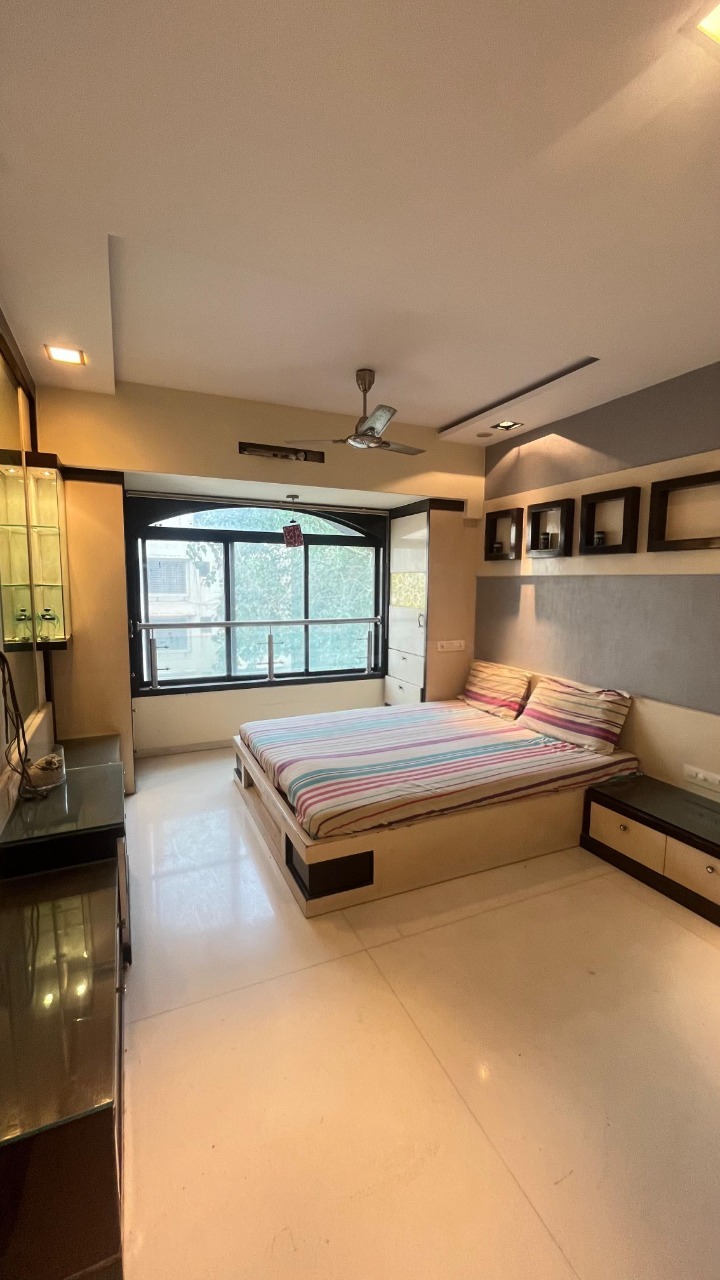4 BHK + Servant Room Apartment For Rent in Lokhandwala Complex