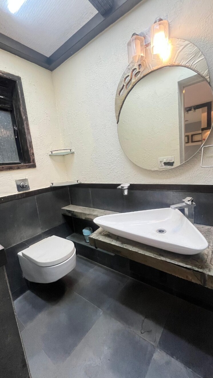 Bathroom, lokhandwala-complex 4 Bedroom 2000 Sq.Ft. Apartment In Andheri West Mumbai 9003843