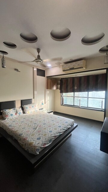 Bedroom in 4 BHK Apartment at Lokhandwala Complex, Andheri West – for Rent