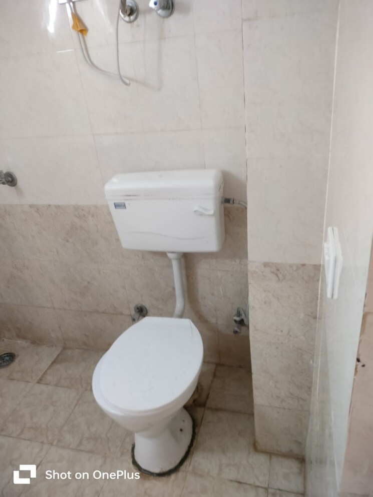 Bathroom, shree-vardhman-green-court 2 Bedroom 626 Sq.Ft. Apartment In Sector 90 Gurgaon 9003821