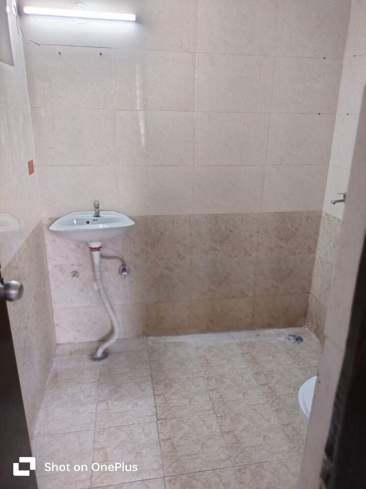 Bathroom, shree-vardhman-green-court 2 Bedroom 626 Sq.Ft. Apartment In Sector 90 Gurgaon 9003821