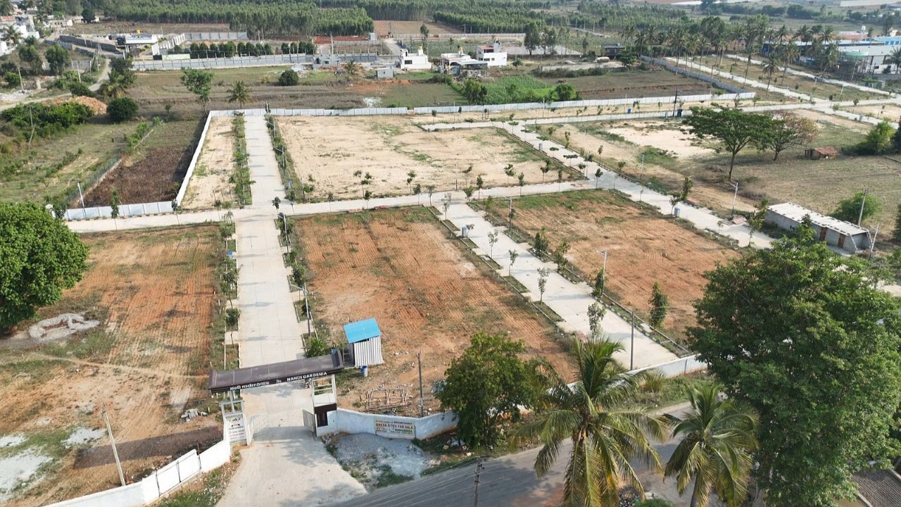 Plot For Sale in Erayaa Nandhi Gardenia 