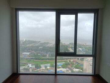 Room in 2 BHK Apartment at Piramal Mahalaxmi, Mahalaxmi – for Rent