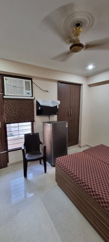 Team Area in 2 BHK Apartment at Gaur City 7th Avenue, Sector 4 Greater Noida – for Rent