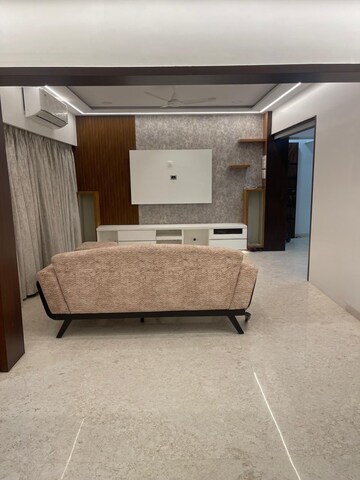 Bedroom in 4 BHK Apartment at Orchids CHS, Andheri East – for Rent
