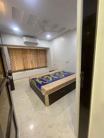 Bedroom in 4 BHK Apartment at Orchids CHS, Andheri East – for Rent