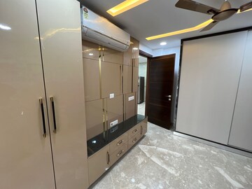 Room in 3 BHK Apartment at Nalanda Apartments Vikas Puri, Vikas Puri – for Rent