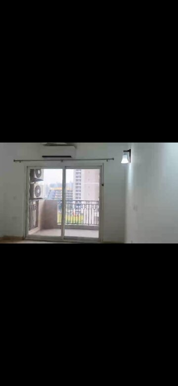 Room in 3 BHK Apartment at M3M Woodshire, Sector 107 – for Rent