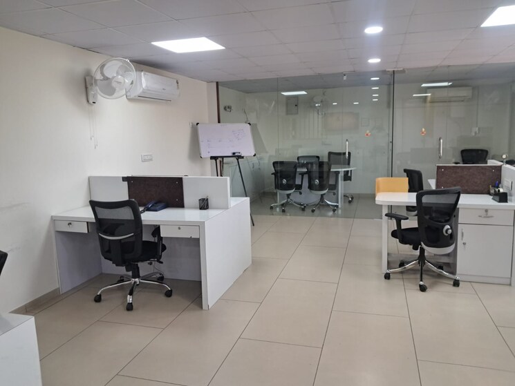 Team Area, bodakdev Commercial Office Space 1165 Sq.Ft. In Bodakdev Ahmedabad 9004084