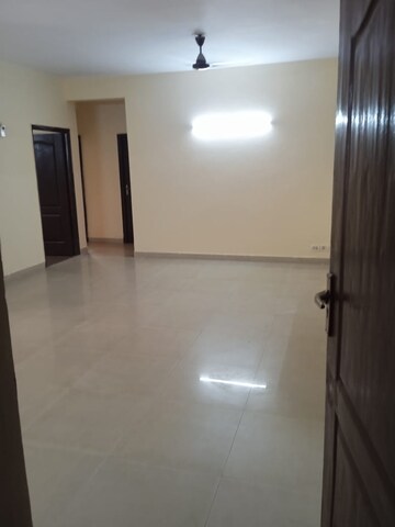Room in 3 BHK Apartment at Piyush Heights, Sector 89 – for Rent