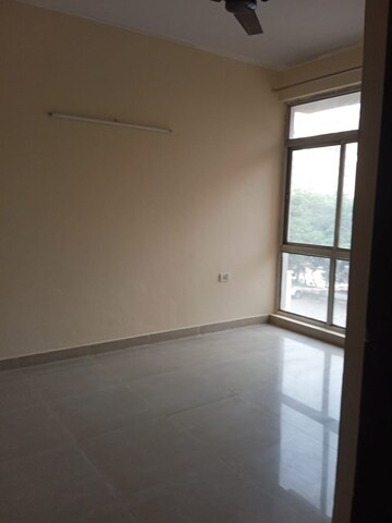 Room in 3 BHK Apartment at Piyush Heights, Sector 89 – for Rent