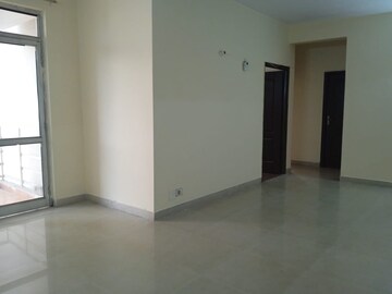 Room in 3 BHK Apartment at Piyush Heights, Sector 89 – for Rent