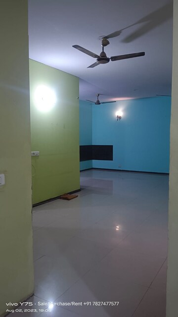 Room in 2 BHK Apartment at BPTP Discovery Park, Sector 80 – for Rent