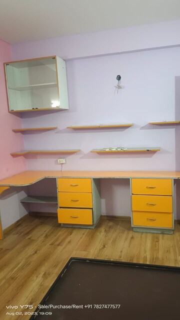 Team Area in 2 BHK Apartment at BPTP Discovery Park, Sector 80 – for Rent