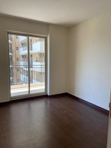 Room in 2.5 BHK Builder Floor at Smart World Gems, Sector 89 – for Rent
