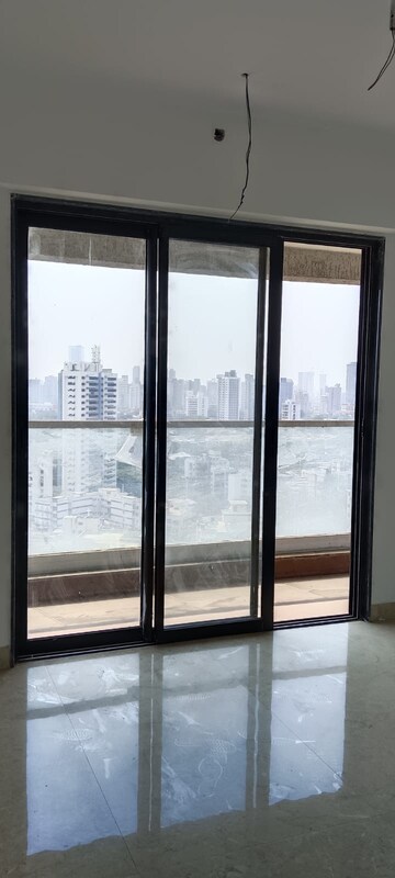 Room in 1 BHK Apartment at Neumec Shreeji Towers, Wadala East – for Rent
