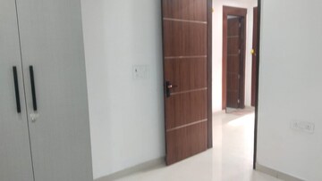Room in 3 BHK Builder Floor at Mayur Vihar Phase 1 – for Rent