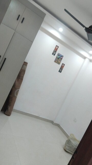 Furnished Amenities in 3 BHK Builder Floor at Mayur Vihar Phase 1 – for Rent