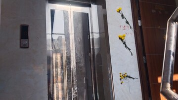 Building Lobby in 3 BHK Builder Floor at Mayur Vihar Phase 1 – for Rent