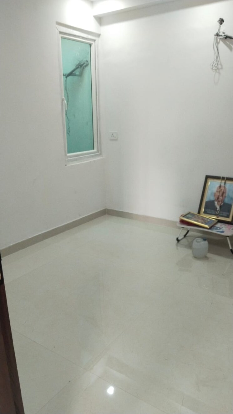 Room, mayur vihar phase 1 3 Bedroom 900 Sq.Ft. Builder Floor In Mayur Vihar Phase 1 Delhi 9004261