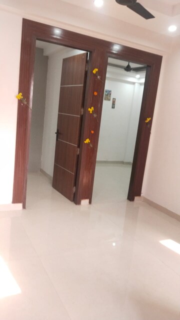 Furnished Amenities in 3 BHK Builder Floor at Mayur Vihar Phase 1 – for Rent