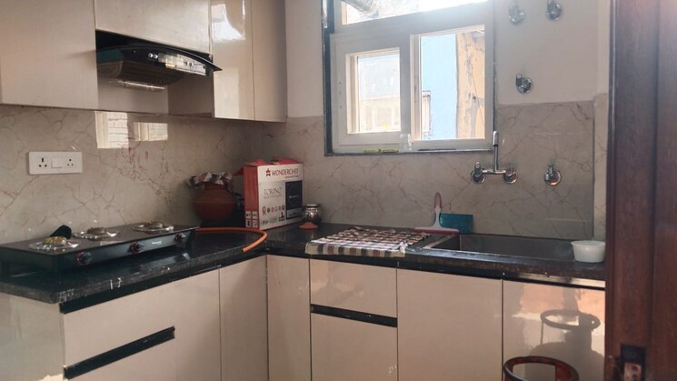 Kitchen, mayur vihar phase 1 3 Bedroom 900 Sq.Ft. Builder Floor In Mayur Vihar Phase 1 Delhi 9004261