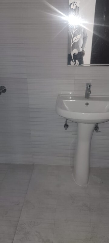 Bathroom in 3 BHK Apartment at Omaxe R2, Gomti Nagar – for Rent
