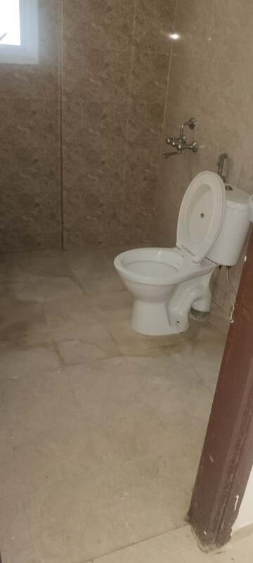 Bathroom in 3 BHK Apartment at Omaxe R2, Gomti Nagar – for Rent